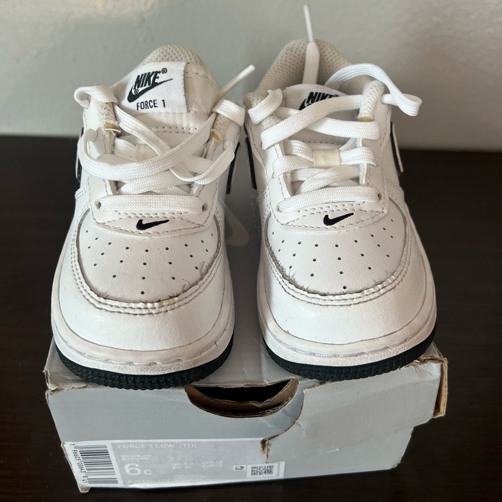 Nike Kids Force 1’s low, white & black. Size 6C